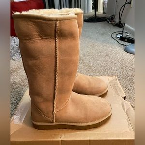 Great condition size women’s 8 Sand colored Tall Ugg boots